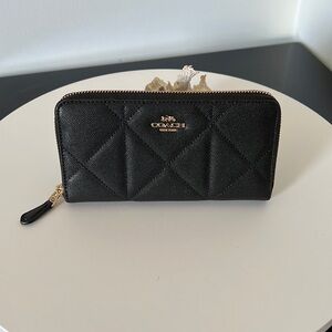 Coach quilted design wallet NWOT